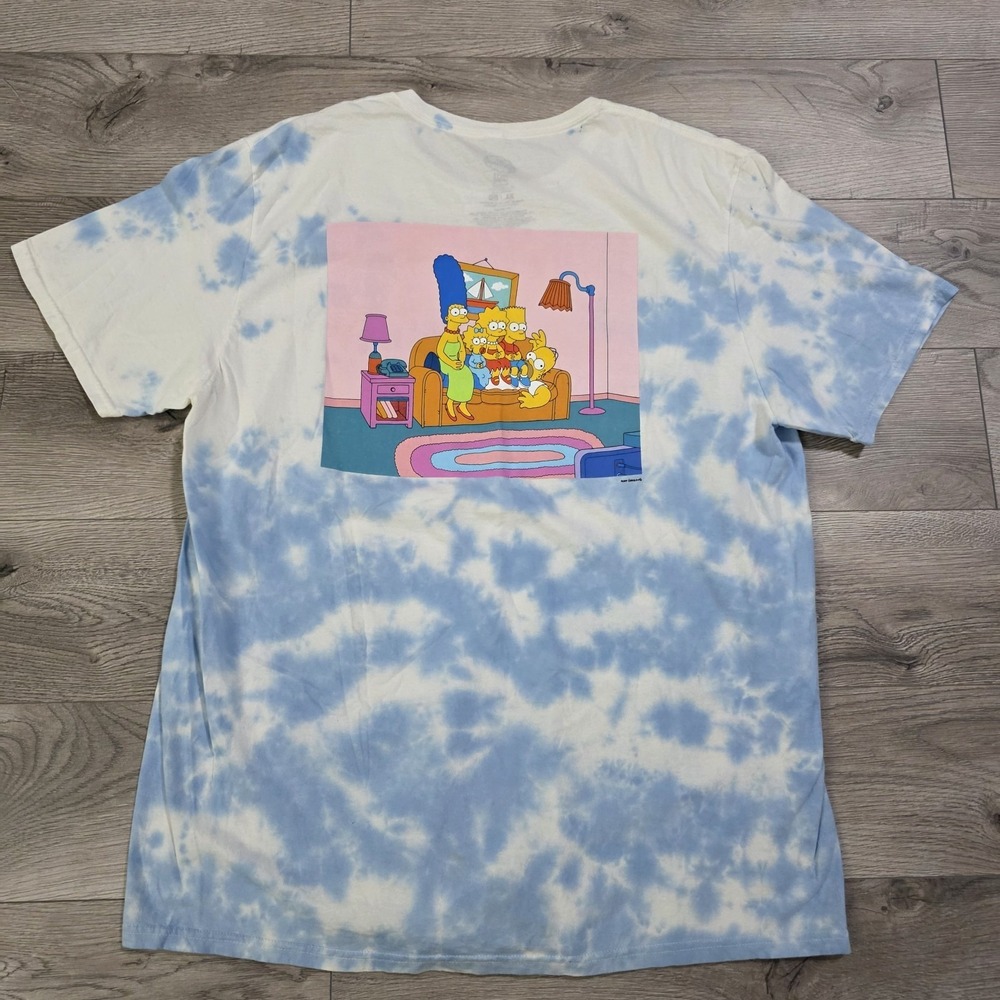 The Simpsons Mens Bart, Homer, Lisa, Marge Simpson Couch White Men's Shirt XL